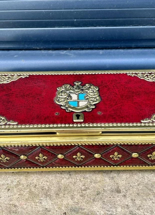 Coffret vintage royal en métal – style baroque avec blason et fleurs de lys, condition: Very good, €30.00, €32.20 includes Buyer Protection