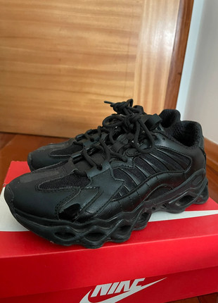 Sapatilhas Pretas Bershka, marque: Bershka, état: Très bon état, taille: 36, 8,00 €, 9,10 € Protection acheteurs incluse