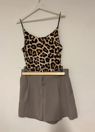 Ensemble H&M – body léopard & short beige, marque: H&M, état: Très bon état, taille: XXL / 44 / 16, 5,00 €, 5,95 € Protection acheteurs incluse