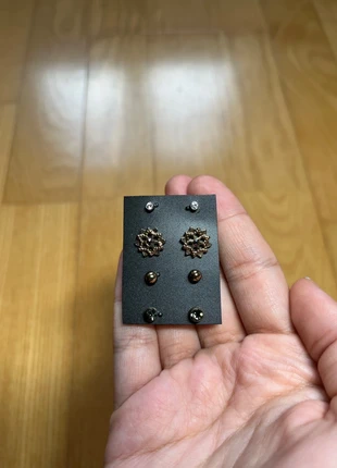 Lot de boucles d’oreilles doré et noir, brand: sans marque, condition: New without tags, €3.00, €3.85 includes Buyer Protection