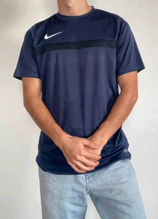 T-shirt Homme Taille M Sport Trail Running Nike Dry Fit, marke: Nike, zustand: Gut, größe: M, 8,40 €, 9,52 € inklusive Vinted-Käuferschutz