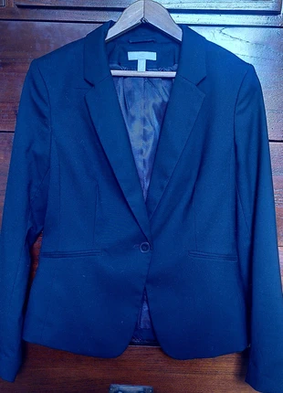 Une brazer noir taille 40 H&M, marke: H&M, zustand: Sehr gut, größe: L / 40 / 12, 3,00 €, 3,85 € inklusive Vinted-Käuferschutz