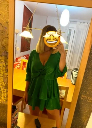 Vestido satinado verde con volantes, marque: Zara, état: Très bon état, taille: S / 36 / 8, 6,50 €, 7,53 € Protection acheteurs incluse