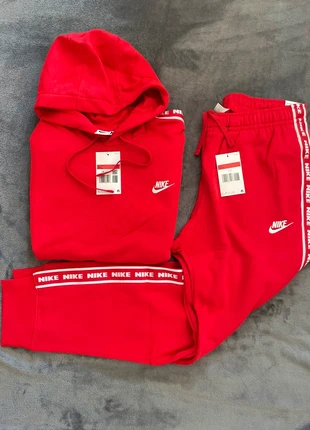 Ensemble de survêtement Nike Rouge Neuf Taille L, brand: Nike, condition: New with tags, size: L, €94.20, €99.61 includes Buyer Protection