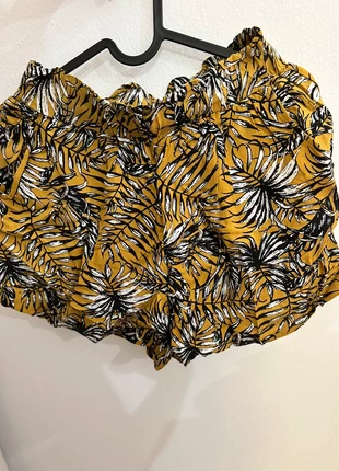 Pantaloncini con fiori, marque: Primark, état: Très bon état, taille: S / 36 / 8, 2,00 €, 2,80 € Protection acheteurs incluse