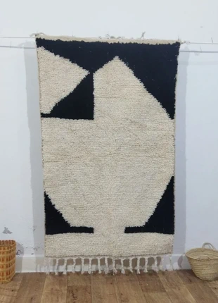 Tapis Berbère Marocain en Laine Blanc et Noir - Moroccan Berber Wool Rug in Black and White, brand: Fabrication Artisanale, condizioni: Nuovo senza cartellino, €179.00, €188.65 include la Protezione acquisti