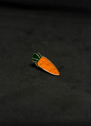 Pin’s carotte, brand: Original, condition: New without tags, €2.00, €2.80 includes Buyer Protection