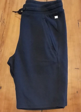 Short IKKS, merk: IKKS, staat: Heel goed, maat: M, € 8,00, € 9,10 inclusief Kopersbescherming