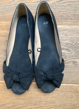 Scarpe nere in velluto h&m, brand: H&M, condizioni: Ottime, taglia: 38, €5.00, €5.95 include la Protezione acquisti