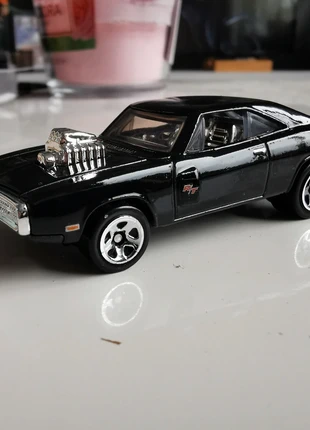 Dodge charger, merk: Hot Wheels, staat: Heel goed, maat: Prematuur, tot 44 cm, € 1,80, € 2,59 inclusief Kopersbescherming