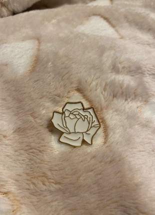 White rose pin!, brand: Rose, condition: New without tags, €2.00, €2.80 includes Buyer Protection