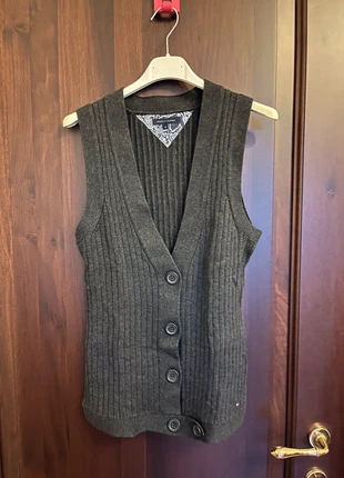 Gilet Tommy Hilfiger, brand: Tommy Hilfiger, condizioni: Ottime, taglia: M / IT 42 / EU 38, €10.00, €11.20 include la Protezione acquisti
