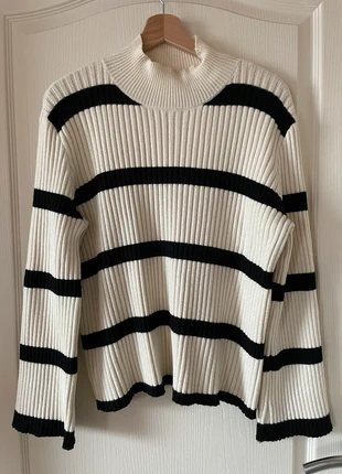 Yas black & white striped ribbed mock neck sweater M, merk: YAS, staat: Heel goed, maat: M / 38 / 10, € 26,00, € 28,00 inclusief Kopersbescherming