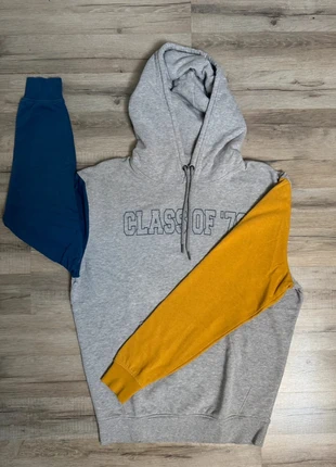 Sweat à capuche hoodie gris unisexe color block manches bleu jaune Class of 79 vintage streetwear, zustand: Sehr gut, größe: S / 36 / 8, 18,00 €, 19,60 € inklusive Vinted-Käuferschutz
