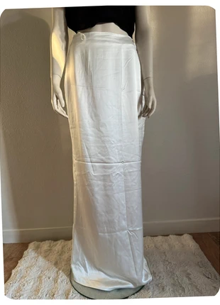 Jupe longue blanche satinée – Élégante et fluide, taille 40, marque: ASOS, état: Neuf sans étiquette, taille: L / 40 / 12, 10,00 €, 11,20 € Protection acheteurs (Pro) incluse