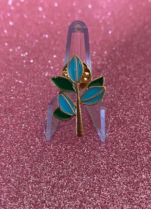 Pin’s fleur • kawaii Y2K • accessoire veste, marque: Pin's, état: Très bon état, 1,50 €, 2,28 € Protection acheteurs incluse