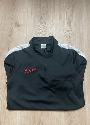 Haut Nike dri fit, merk: Nike, staat: Heel goed, maat: S, € 18,00, € 19,60 inclusief Kopersbescherming