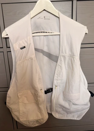 Nike running vest, merk: Nike, staat: Goed, € 10,50, € 11,73 inclusief Kopersbescherming