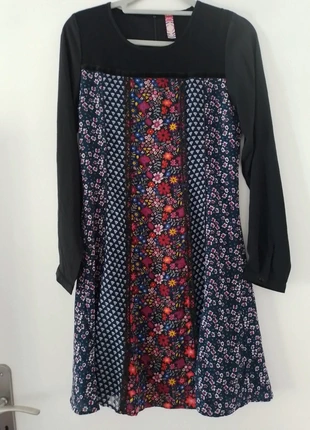 Robe noire motif fleurs Desigual Taille XS34, merk: Desigual, staat: Heel goed, maat: XS / 34 / 6, € 7,00, € 8,05 inclusief Kopersbescherming