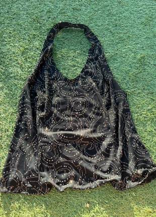 black halter top with gold embellishments, estado: Muy bueno, tamaño: Otros, 15,00 €, 16,45 € Protección al comprador incluida