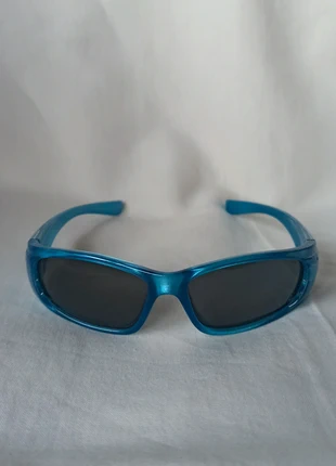 Óculos de sol azuis Chicco -24m +, marca: Chicco, estado: Muy bueno, 3,00 €, 3,85 € Protección al comprador incluida