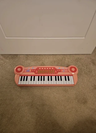 Pink keyboard (electronic), brand: Smyths, condition: Very good, size: 3 years / 98-103 cm, £7.00, £7.86 includes Buyer Protection
