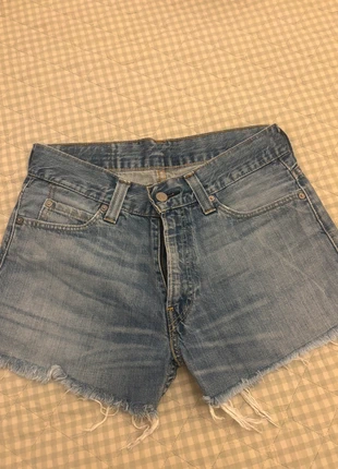 Levi's 505 Vintage Reworked Shorts - Taglio Sfilacciato & Vita Alta!, marque: Levi's, état: Très bon état, taille: M / 38 / 10, 8,00 €, 9,10 € Protection acheteurs incluse
