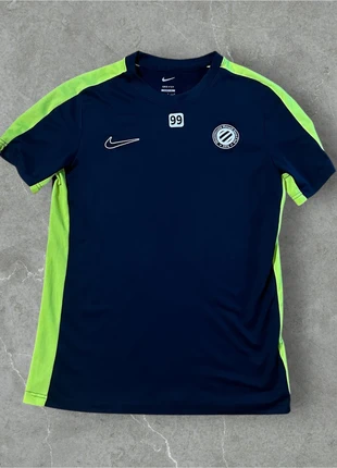 Maillot football training Nike Montpellier Porté 2000’s (L), brand: Nike, condizioni: Ottime, taglia: L, €24.90, €26.85 include la Protezione acquisti Pro