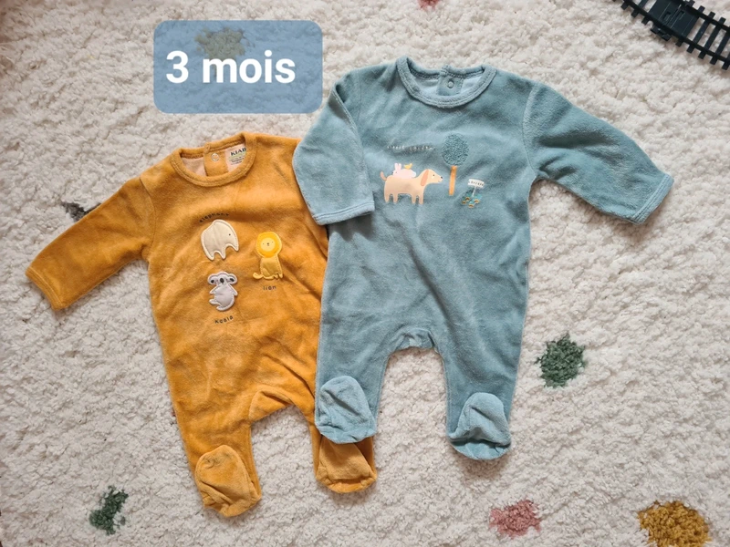 Lot 2 pyjamas velours Kiabi. Bébé garçon 3 mois