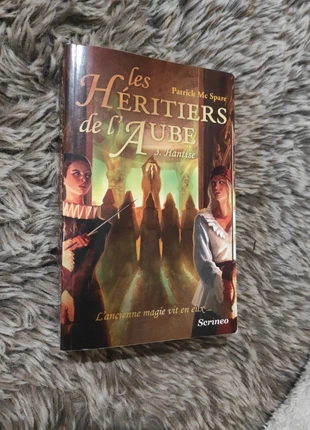 Les héritiers de l'aube - tome 3 Hantise, condition: Very good, €5.00, €5.95 includes Buyer Protection