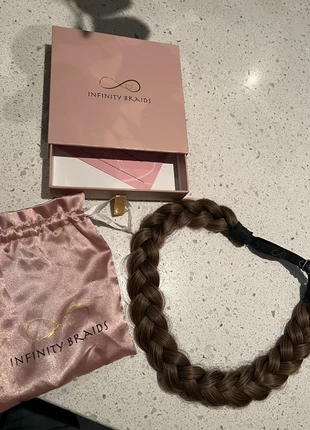 Infinity braids vlechthaarband nieuw, merk: Infinity, staat: Nieuw met prijskaartje, € 15,00, € 16,45 inclusief Kopersbescherming