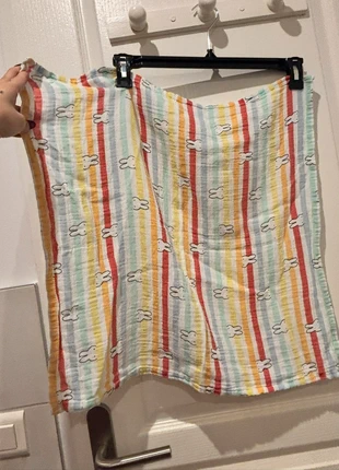 Joli lange en mousseline colorée à rayures, orné de petits lapins blancs 🐰🌈, merk: Lupilu, staat: Heel goed, € 3,00, € 3,85 inclusief Kopersbescherming