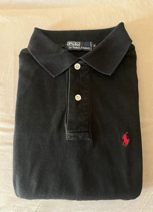 Polo Ralph Lauren noir avec logo brodé rouge en parfait état taille M, brand: Ralph Lauren, condition: Very good, size: M, €22.00, €23.80 includes Buyer Protection
