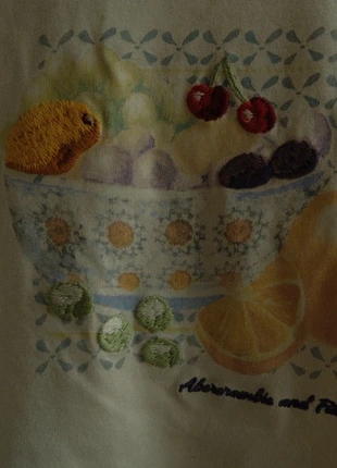 T-shirt with fruit print, marque: Abercrombie & Fitch, état: Neuf sans étiquette, taille: XS / 34 / 6, 9,99 €, 11,19 € Protection acheteurs incluse