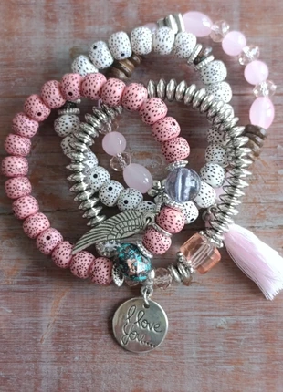 4 Bracelets rose i love youtube, état: Neuf sans étiquette, 4,00 €, 4,90 € Protection acheteurs incluse