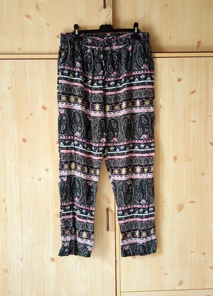 Pantalon femme noir à motifs multicolores Taille 5XL/6XL : 50/52, zustand: Sehr gut, größe: 5XL / 50 / 22, 10,00 €, 11,20 € inklusive Vinted-Käuferschutz