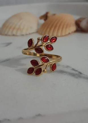 Bague doré et petites feuilles rouges, marke: LTDS, zustand: Sehr gut, größe: Größenverstellbar, 10,00 €, 11,20 € beinhaltet Vinted-Käuferschutz Pro