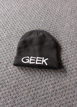 Bonnet adulte noir avec broderie "geek", marca: Geek, estado: Muito bom, tamanho: Tamanho único, €2.00, €2.80 inclui Proteção do Comprador