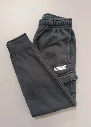 Pantalon de jogging Nike noir taille XS, brand: Nike, condizioni: Ottime, taglia: XS / IT 38 / EU 34, €20.00, €21.70 include la Protezione acquisti