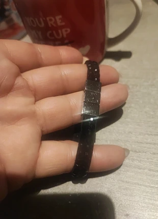 Prachtige armband met zwart blinkende steentjes, staat: Heel goed, € 1,25, € 2,01 inclusief Kopersbescherming