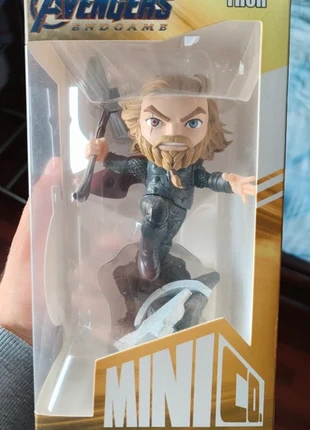 Minico Thor, merk: Iron Studios, staat: Nieuw met prijskaartje, maat: Prematuur, tot 44 cm, € 15,00, € 16,45 inclusief Kopersbescherming