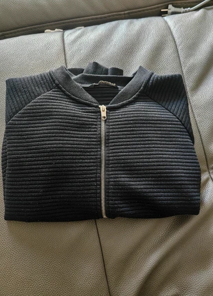 Bellissimo maglioncino con zip e tasche misura s vesto 42 sta ok, marque: ONLY, état: Très bon état, taille: S / 36 / 8, 2,00 €, 2,80 € Protection acheteurs incluse