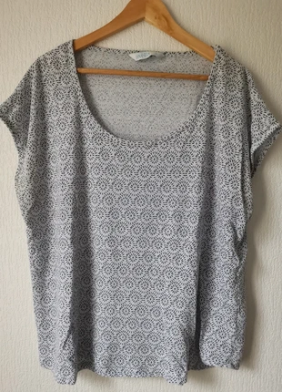 💮T-shirt Avella blanc à motif noir T44-46, merk: avella, staat: Goed, maat: XXXL / 46 / 18, € 3,00, € 3,85 inclusief Kopersbescherming