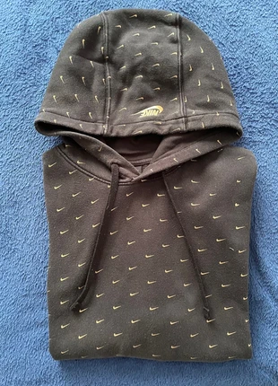 Sweat-shirt Nike sportswear noir avec logo nike doré, brand: Nike, condition: Very good, size: M, €20.00, €21.70 includes Buyer Protection