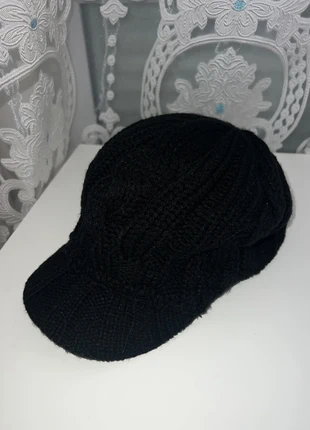 casquette noire en laine c&a, marque: C&A, état: Très bon état, taille: Taille unique, 5,00 €, 5,95 € Protection acheteurs incluse