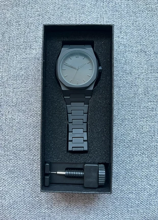 Montre noire minimaliste unisexe – état neuf – bracelet métal ajustable – look chic et moderne, brand: Zara, condition: New without tags, size: 39–42 mm, €15.00, €16.45 includes Buyer Protection