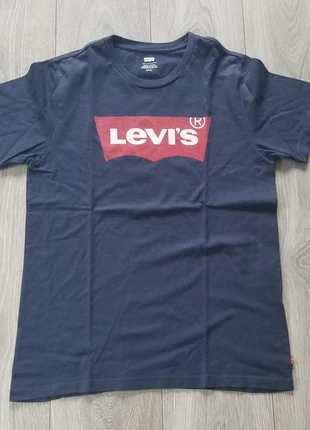 T shirt Levi's marine S, brand: Levi's, condizioni: Ottime, taglia: S, €5.00, €5.95 include la Protezione acquisti