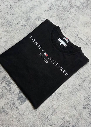 👕 T-shirt Tommy Hilfiger Noir Logo Est.1985 Coton Bio M, marke: Tommy Hilfiger, zustand: Sehr gut, größe: M, 24,95 €, 26,90 € beinhaltet Vinted-Käuferschutz Pro