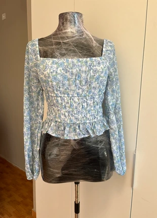 Hollister white blue floral peplum top (Xs/34), marque: Hollister, état: Neuf sans étiquette, taille: XS / 34 / 6, 8,00 €, 9,10 € Protection acheteurs incluse