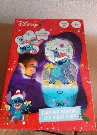 Diamant painting stitch lumineux, marque: Disney, état: Neuf avec étiquette, taille: 5 ans / 110 cm, 4,00 €, 4,90 € Protection acheteurs incluse